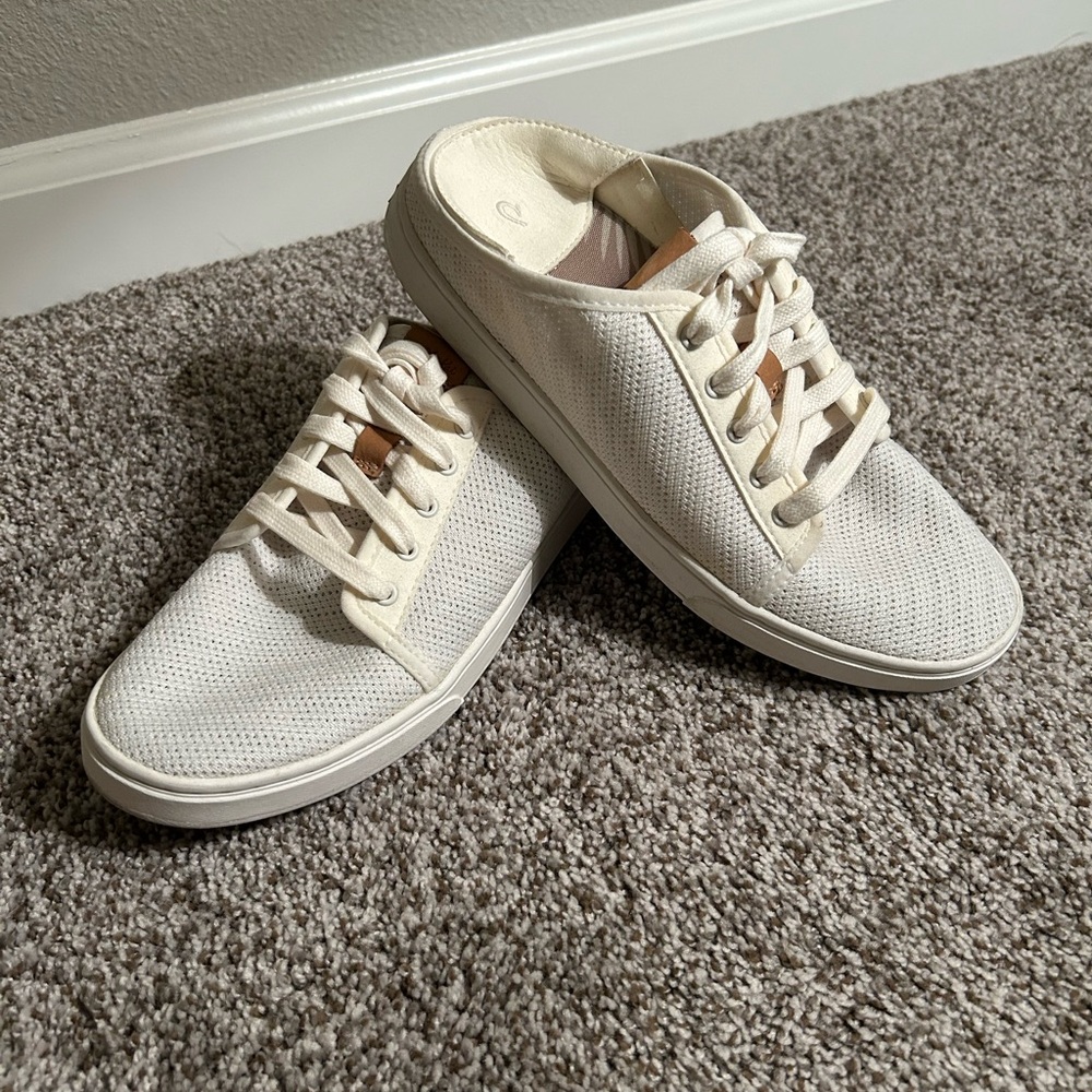 Olukai Pehuea White Casual Sneakers size 9